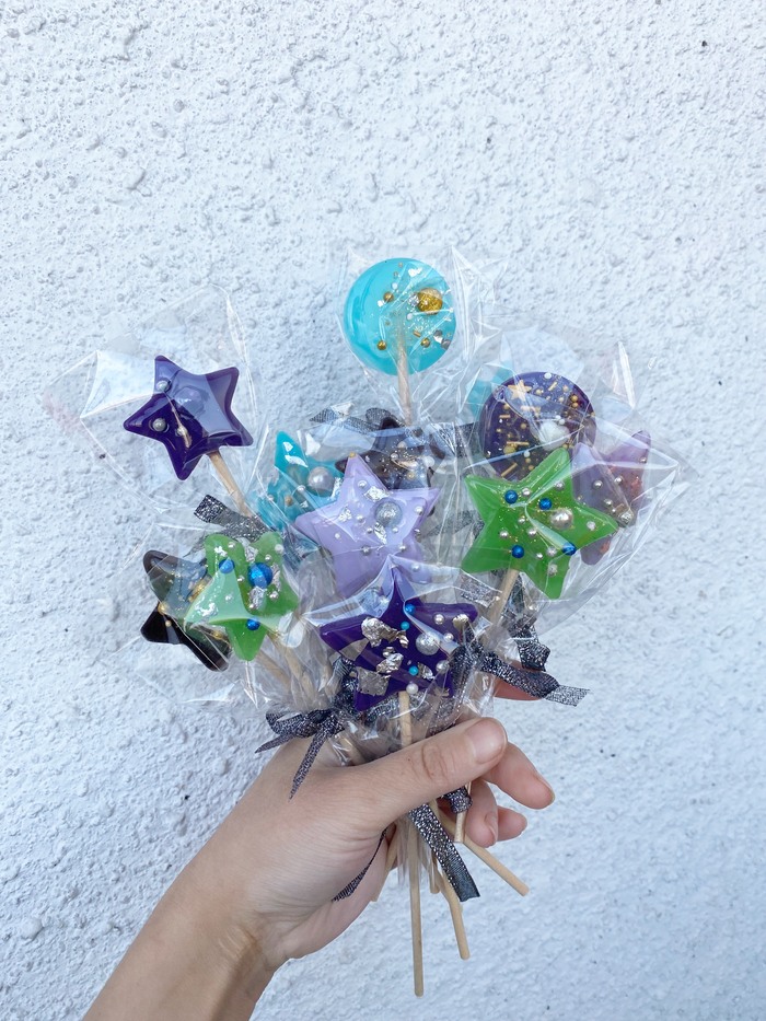 Абсент, энергетик, малинка и куууча всего другого🤌