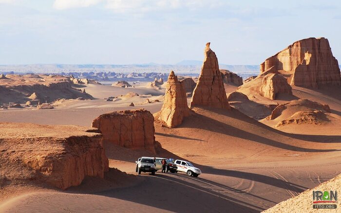 Туристы в пустыне Лут. Фото из интернета.