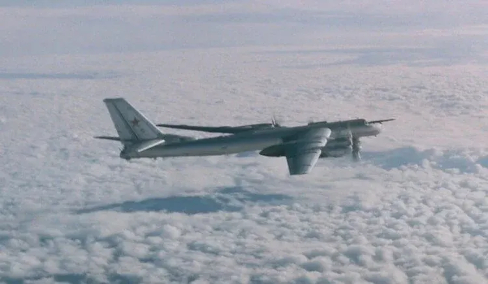 Облака «засеивают» мельчайшими частицами иодида серебра для принудительного выпадения осадков