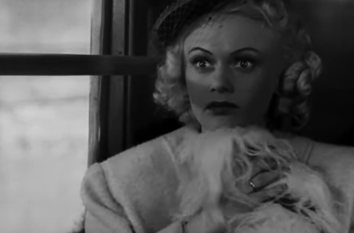 Бабка стреманулась, бабке стало неудобно.