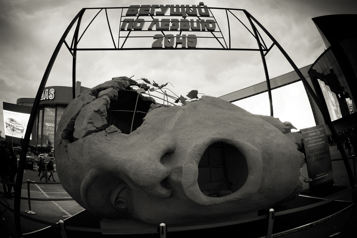 Тот самый снимок. Экспозиция была выставлена в "Крокус экспо", в рамках Comic Con Russia 2017.