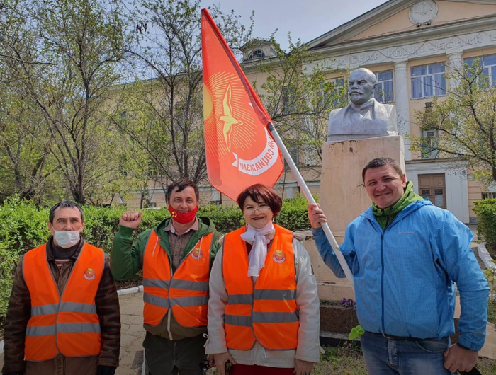 Галина Морозова с членами движения "За новый социализм"