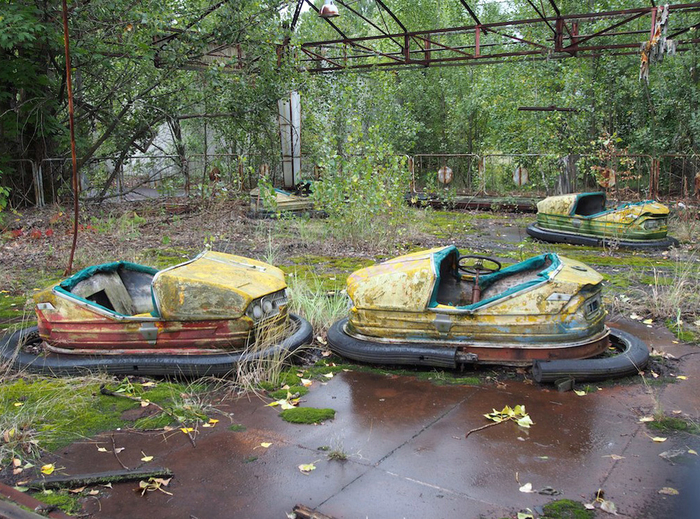 Городской парк аттракционов.
