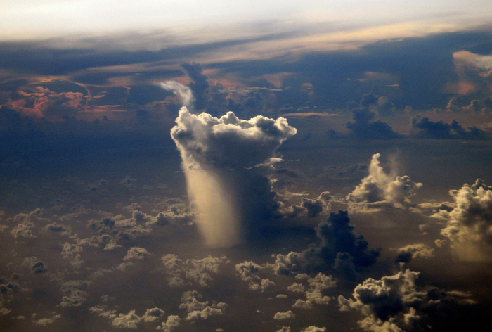 Дождь над Тихим океаном.