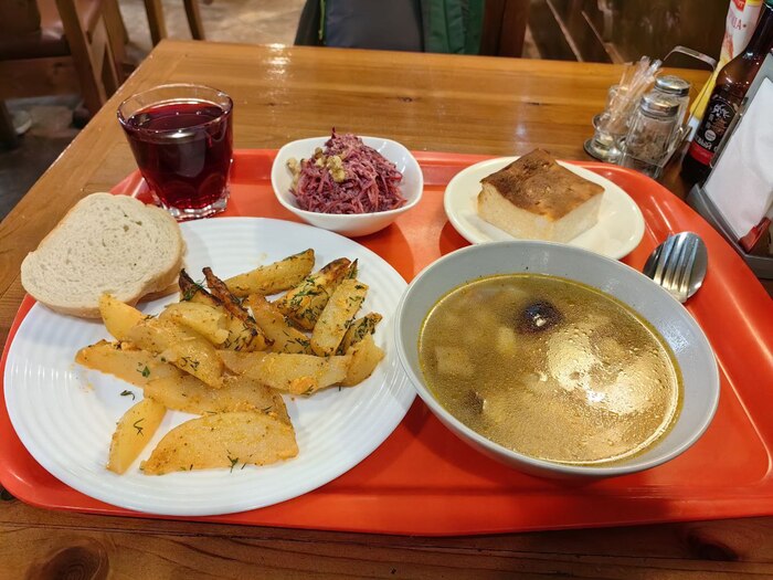 ПОЕЛ В СТОЛОВОЙ НАМБА ВАН