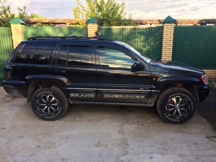    ? Jeep Grand Cherokee, 