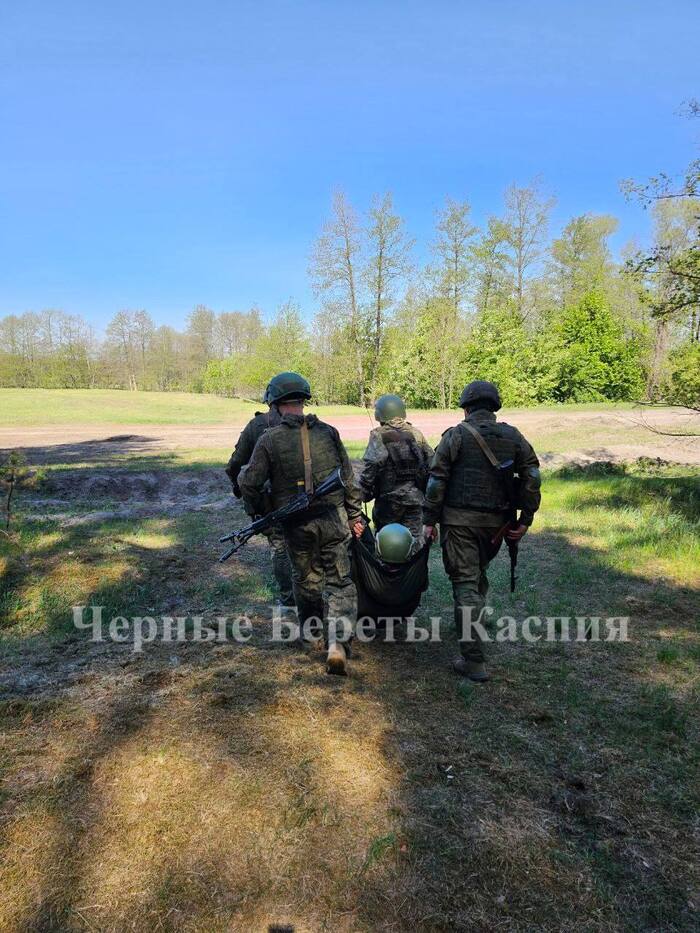 Эвакуация раненого с поля боя