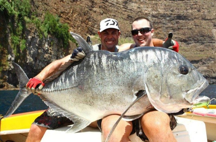 Фото охотника с добычей. Не совсем понятно, кто где.