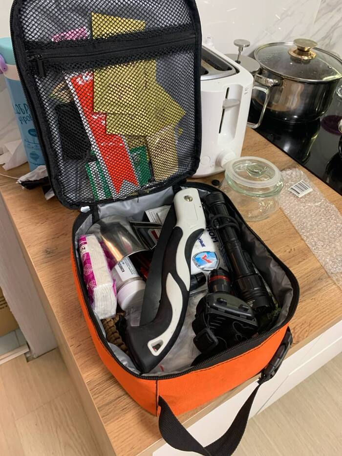 Первая сборка моего личного набора. Позже ещё доложил себе газовую горелку и в боковой карман баллон с газом и немного других нужных, лично мне, ништяков.