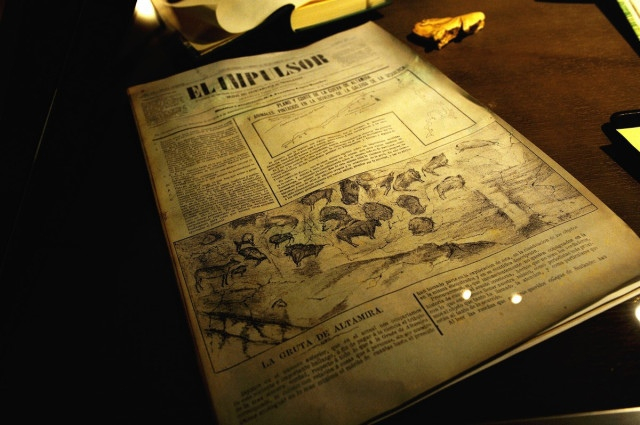 Подпись к фотографии музейного экспоната гласит: "Пресса не верит в подлинность Альтамиры".