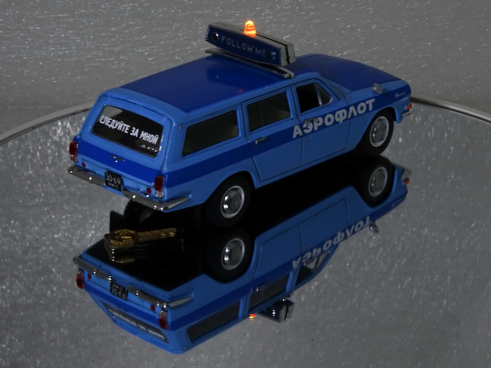 Рис. 17. Электрифицированная модель автомобиля сопровождения ГАЗ-24-02 «Волга» Аэрофлот Эскорт с мигающим проблесковым маячком