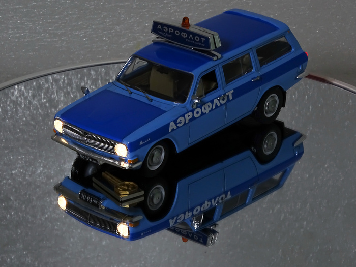 Рис. 13. Электрифицированная модель автомобиля сопровождения ГАЗ-24-02 «Волга» Аэрофлот Эскорт с горящими фарами и задними фонарями