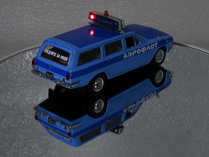 Рис. 16. Электрифицированная модель автомобиля сопровождения ГАЗ-24-02 «Волга» Аэрофлот Эскорт с горящим красным огоньком на табло