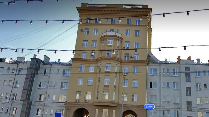 Вид из 2008 года, пока ещё не сделали лоджию на вершине эркера.