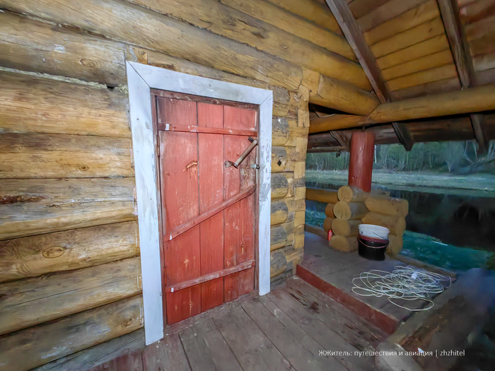 Баня на берегу реки