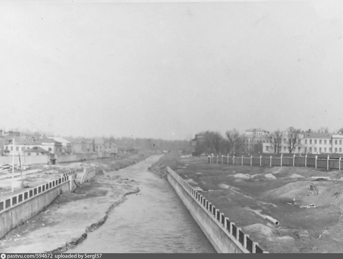 Вид на то место, где потом начнут строить Преображенский метромост, с Матросского моста через Яузу, 1959. С сайта <!--noindex--><a href="https://pikabu.ru/story/unikalnyiy_metromost_v_moskve_o_kotorom_nikto_ne_rasskazyivaet_12762955?u=http%3A%2F%2Fwww.pastvu.com&t=www.pastvu.com&h=3a9dc09f3a362ad923b8078d477795b9581f7c33" title="http://www.pastvu.com" target="_blank" rel="nofollow noopener">www.pastvu.com</a><!--/noindex-->.
