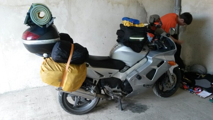 За день до выезда укладываю последние вещи