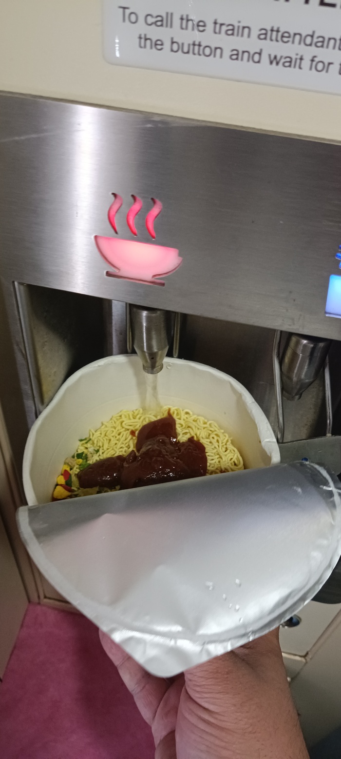 Проблема пришла откуда не ждали! лапши не влазил под носик вагонного самовара! Но благо педальки от самовара двигаются и само ведёрко хорошо гнется