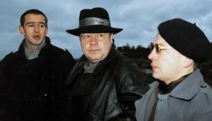 Как снимали сериал Улицы разбитых фонарей: кадры со съемок и 18 интересных фактов о сериале Улицы разбитых фонарей, Сериалы, Российское кино, Фильмы, Милиция, Дукалис, Актеры и актрисы, Алексей Нилов, Сергей Селин, Котлетки макарошки пюрешка, Яндекс Дзен (ссылка), Длиннопост Как снимали сериал Улицы разбитых фонарей: кадры со съемок и 18 интересных фактов о сериале Улицы разбитых фонарей, Сериалы, Российское кино, Фильмы, Милиция, Дукалис, Актеры и актрисы, Алексей Нилов, Сергей Селин, Котлетки макарошки пюрешка, Яндекс Дзен (ссылка), Длиннопост