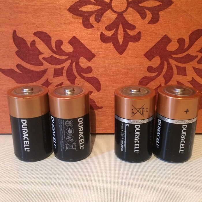 Пары батареек хватало в среднем на год.