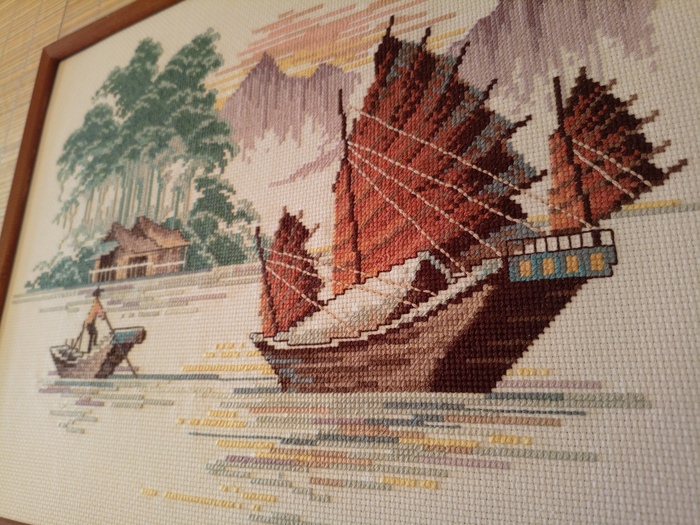 Только ветер буйный поёт за кормой...