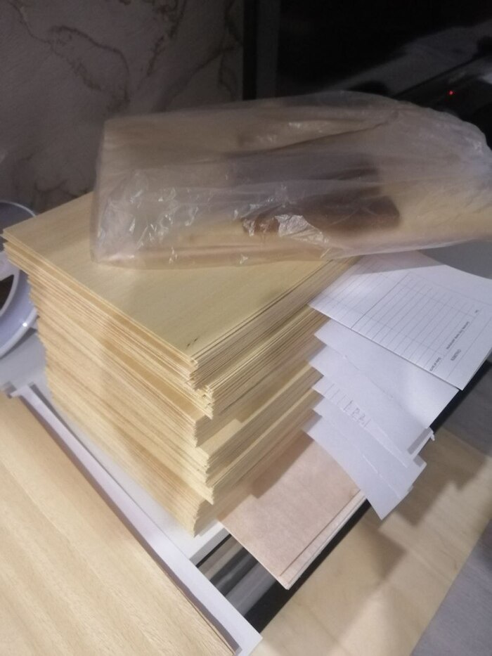 Стопка шпона для производства лицевой части оснований.