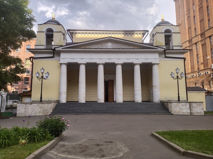 Храм Людовика Французского