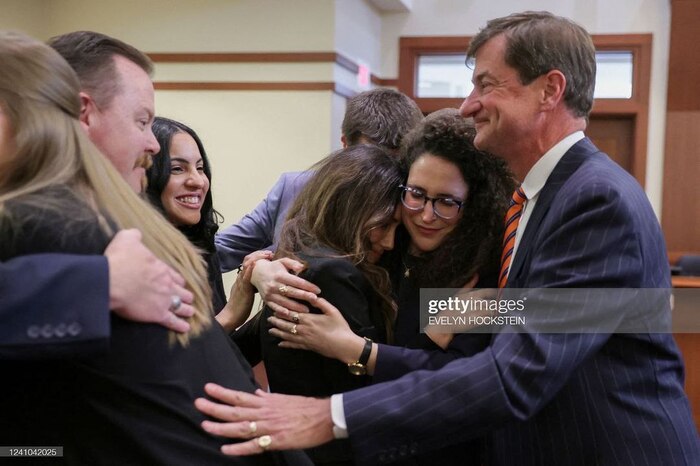 Адвокаты Джонни Деппа после объявления вердикта.