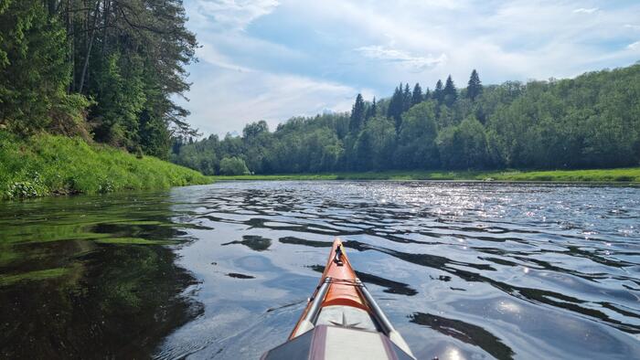 Река начинает ускоряться перед порогами.