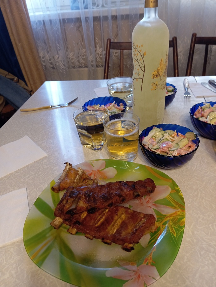 Вкусной капустки увы летом не нашлось, но рёбра вышли бомбическими