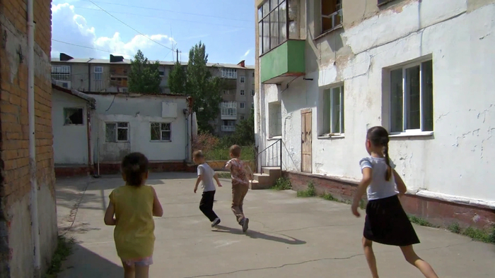 Двор, где каждый уголок был секретной базой, а асфальт — лучшей игровой площадкой