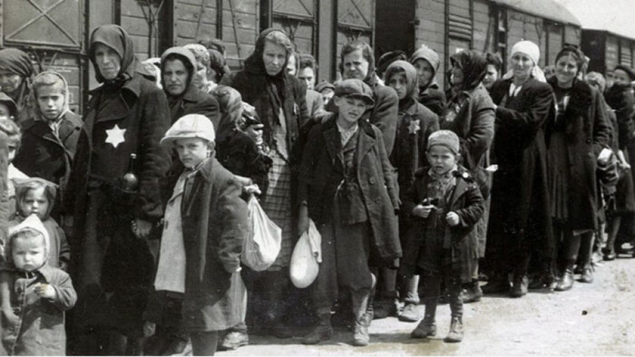 Евреи в Болгарии перед депортацией из Македонии