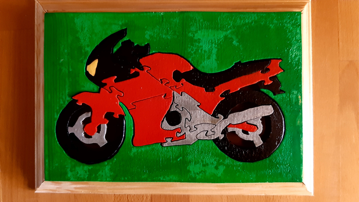 сделал специально в виде пазла, чтобы можно было собрать , но если что можно поставить как самостоятельную модель, как на первом фото.