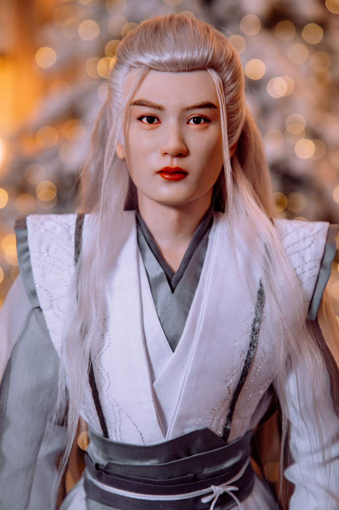 лицо немного "расплющено" из-за фокусного расстояния :(