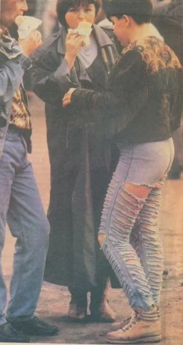 Интересные фотографии 90 -х (часть 116) 90-е, Детство 90-х, Фотография, Ностальгия, Эпоха, Знаменитости, Борис Ельцин, Дмитрий Нагиев, Майкл Джексон, Егор Летов, Певица Валерия, Монстры рока, Довгань, Вырезки из газет и журналов, Александр Невский (актер), Длиннопост