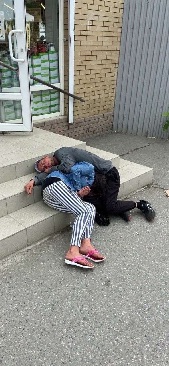 Это могли быть мы с тобой, но у тебя вечно какая-то работа