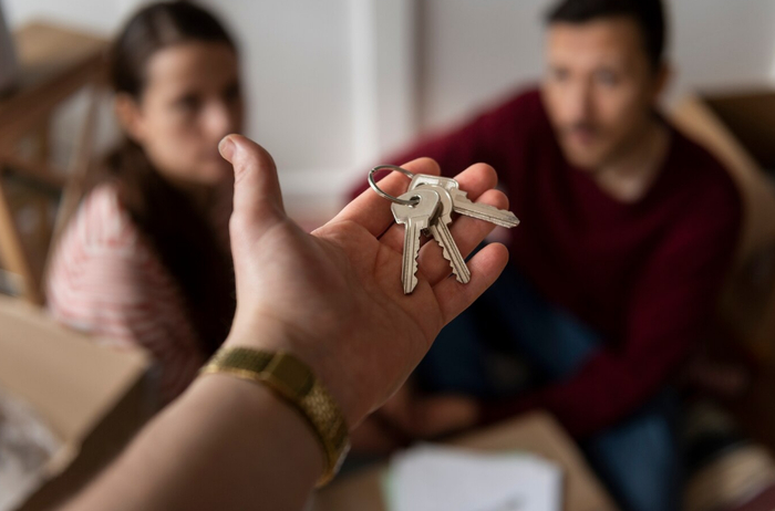 Юрист защищает недвижимость клиента от продажи.