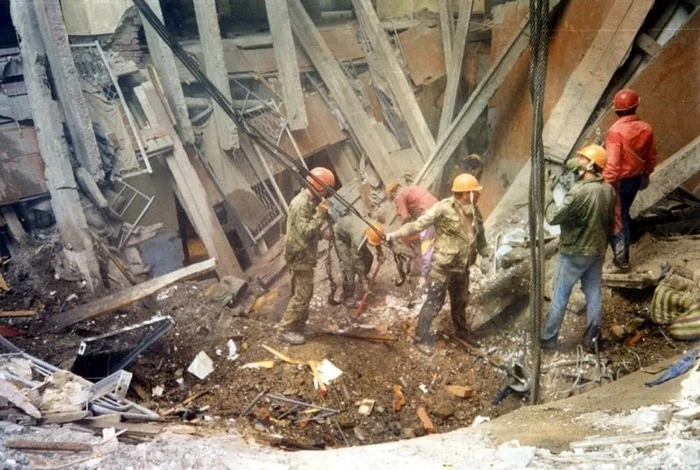 Интересные фотографии 90 -х (часть 116) 90-е, Детство 90-х, Фотография, Ностальгия, Эпоха, Знаменитости, Борис Ельцин, Дмитрий Нагиев, Майкл Джексон, Егор Летов, Певица Валерия, Монстры рока, Довгань, Вырезки из газет и журналов, Александр Невский (актер), Длиннопост