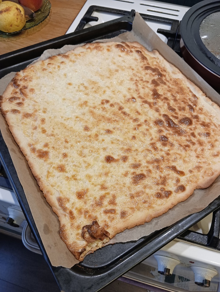 легенды гласят, если вылить много сгущенки, то в центре может не пропечься. У меня такого не было