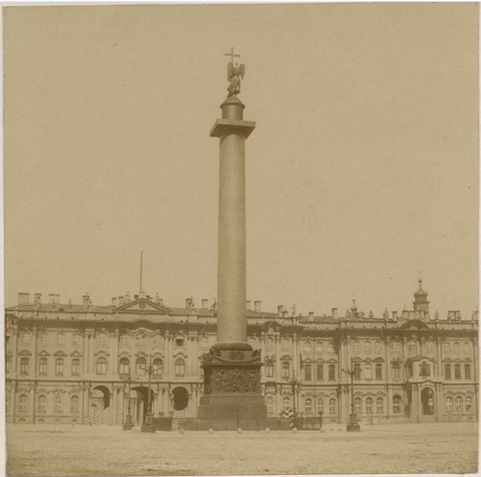 Зимний дворец. Вид на фасад и Александровскую колонну. 1850 – 1859 гг.