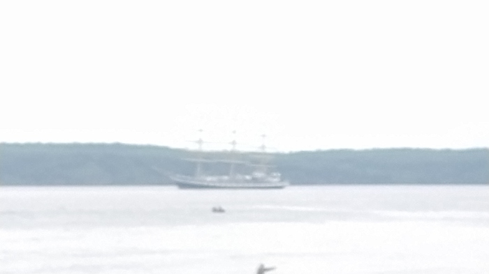 Фрегат Паллада заходит в нашу бухту (сорян за качество)