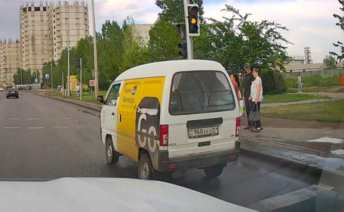 Проехал на запрещающий сигнал светофора - получил штраф