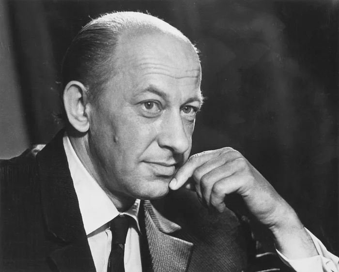 «Тогда уходи на пенсию!»: как Евстигнеев пережил удар Ефремова и обрёл свое счастье с молоденькой студенткой... Биография, Советские актеры, Фото со съемок, Знаменитости, Актеры и актрисы, Фильмы, 20 век, Семья, Любовь, Советское кино, Театр, Экранизация, Евгений Евстигнеев, Предательство, Негатив, Прощание, Telegram (ссылка), Длиннопост, Фотография, Фильмы 80-х