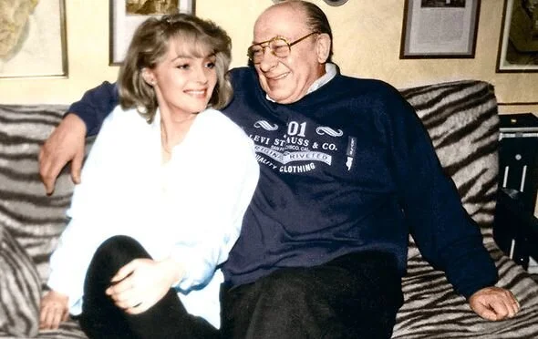 «Тогда уходи на пенсию!»: как Евстигнеев пережил удар Ефремова и обрёл свое счастье с молоденькой студенткой... Биография, Советские актеры, Фото со съемок, Знаменитости, Актеры и актрисы, Фильмы, 20 век, Семья, Любовь, Советское кино, Театр, Экранизация, Евгений Евстигнеев, Предательство, Негатив, Прощание, Telegram (ссылка), Длиннопост, Фотография, Фильмы 80-х