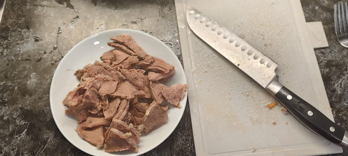 Нарезаю мясо