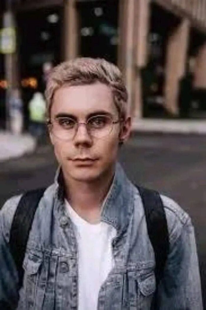  , 