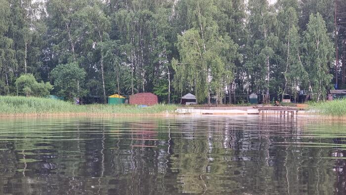 Загадочное поселение-призрак. Ни звука, люди как тени. Решил, что мне туда не надо.