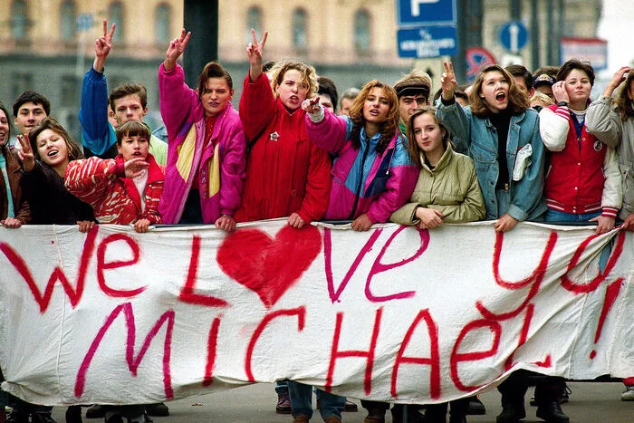 Интересные фотографии 90 -х (часть 116) 90-е, Детство 90-х, Фотография, Ностальгия, Эпоха, Знаменитости, Борис Ельцин, Дмитрий Нагиев, Майкл Джексон, Егор Летов, Певица Валерия, Монстры рока, Довгань, Вырезки из газет и журналов, Александр Невский (актер), Длиннопост