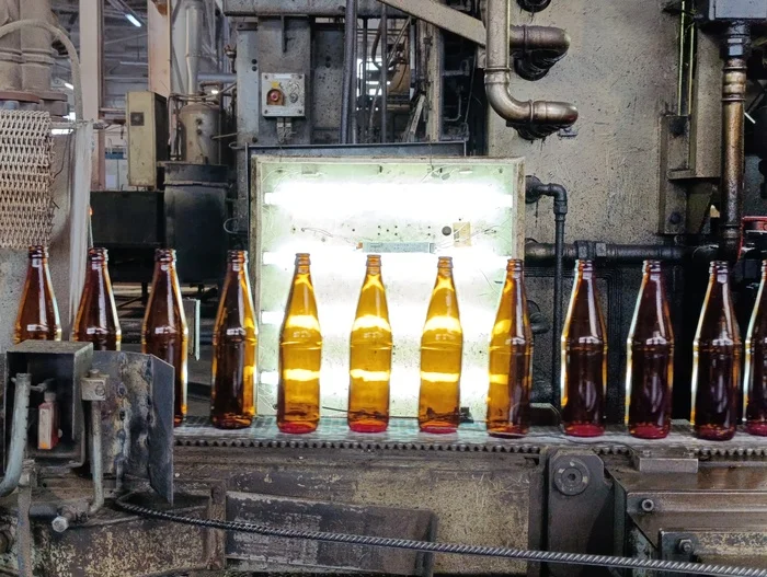 Как делают стеклянные бутылки Чистомэн, Туризм, Стеклотара, Упаковка, Производство, Видео, Вертикальное видео, Короткие видео, Длиннопост