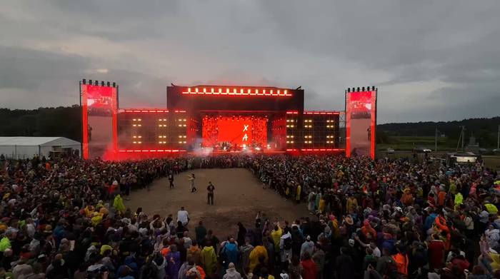 Обязательный слэм на выступлении TMNV. Кадр из видео c тг-канала Дикой мяты